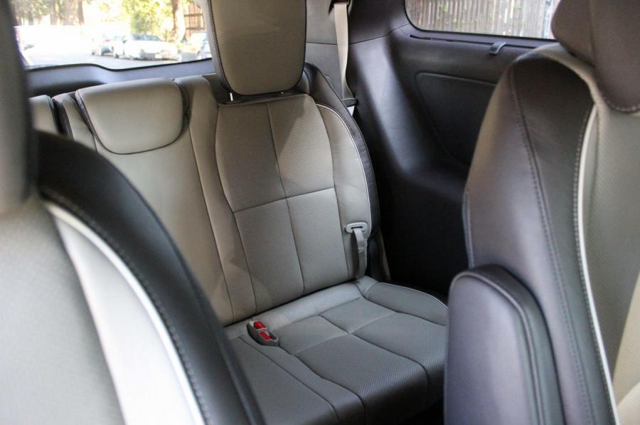  Kia Sedona SXL 2015 года  (фото 57 из 75)
